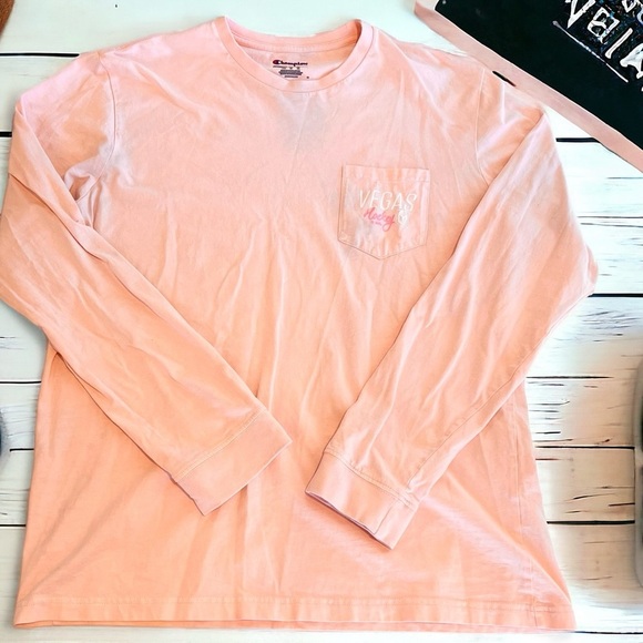 Vegas Golden Knights Hockey NHL soft pink tshirt Great way to show your love🩷 - Picture 11 of 14